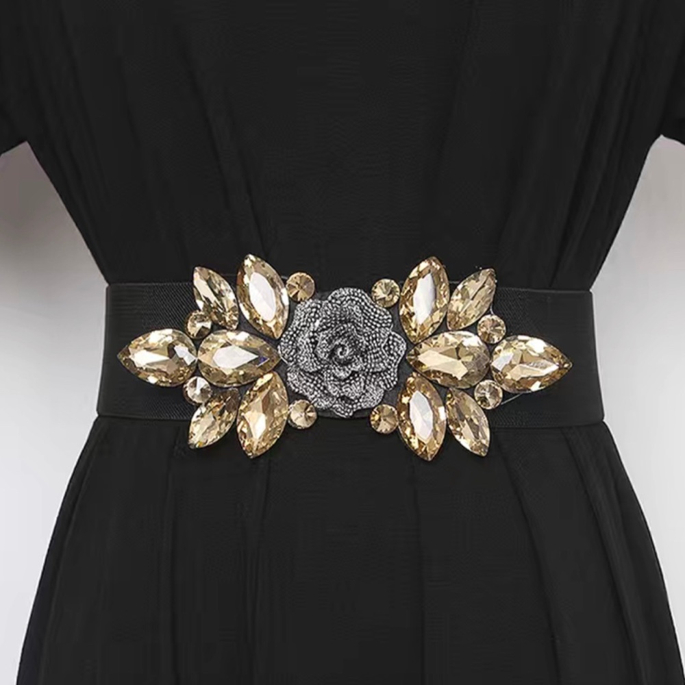 Gold stone women’s stretch belt. Fits small to large.
